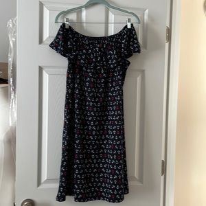 Woman’s dress. Wear it on the shoulders or off the shoulder.